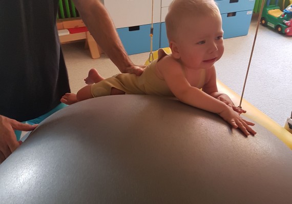 In October 2019 I also started rehabilitation in the ARCADA Ostrava center. Parents do everything they can to improve myself